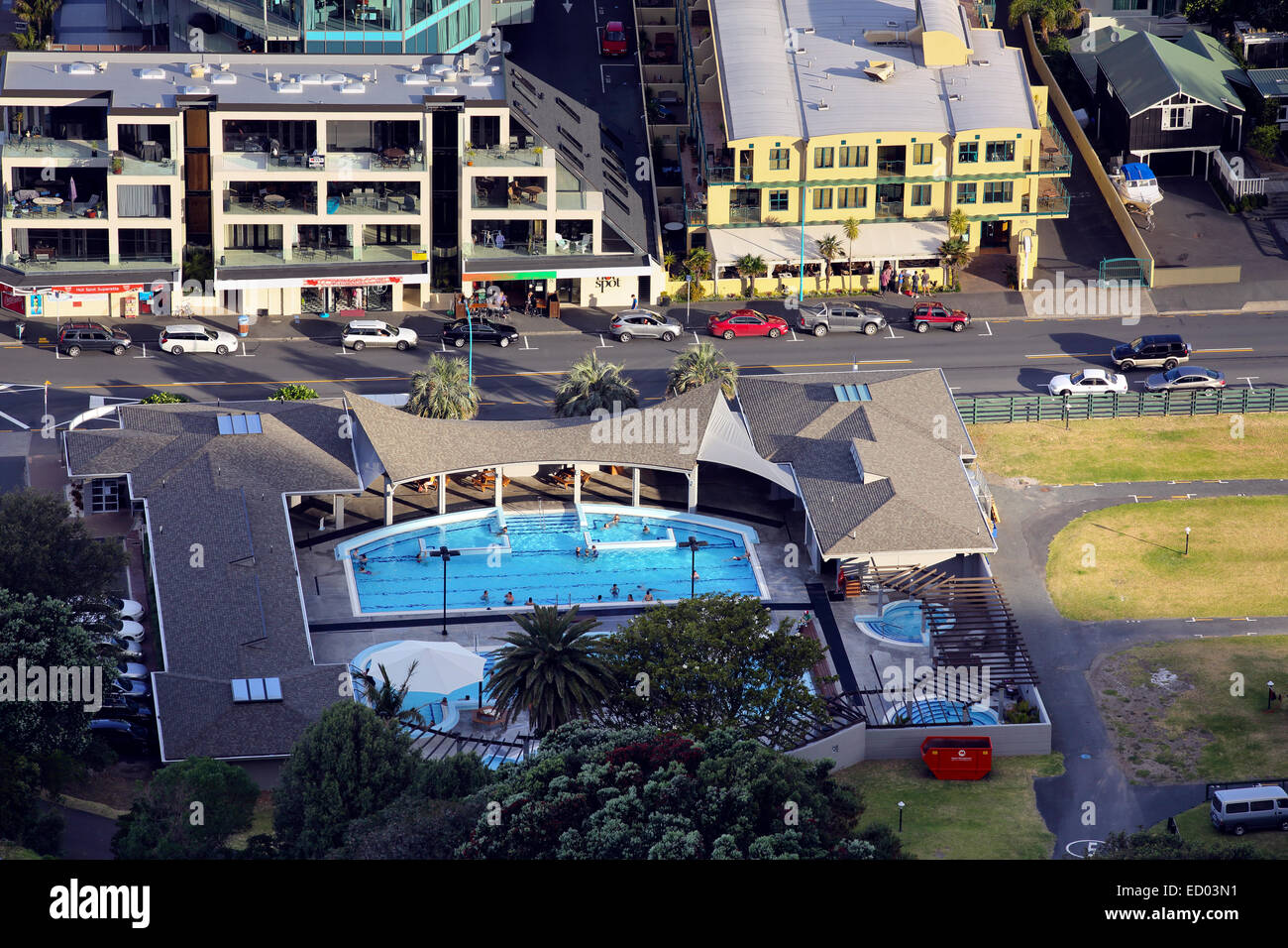 Vue aérienne de Mount Maunganui Piscines d'eau salée chaude Banque D'Images