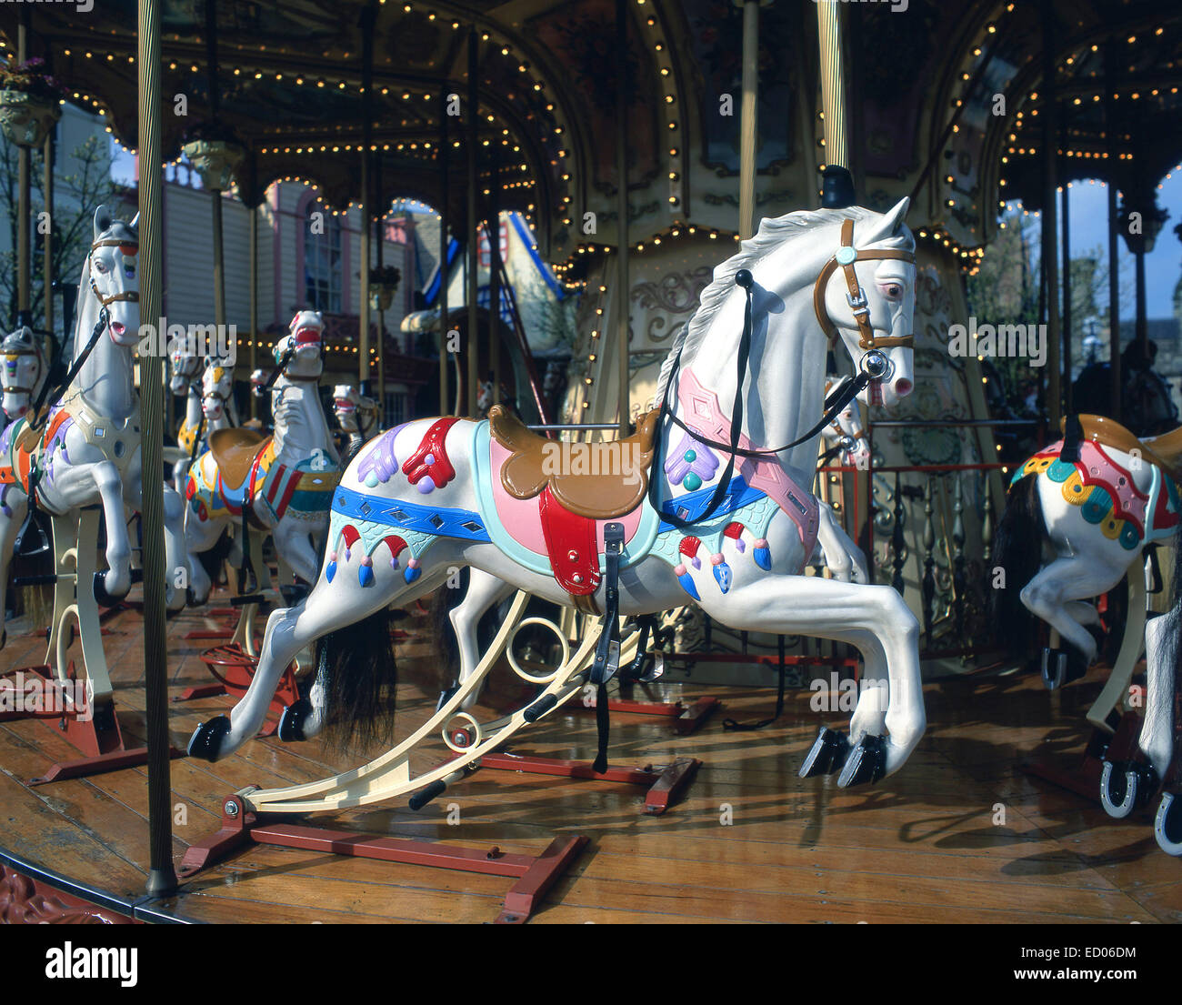 Gallopers Carousel au parc à thème Alton Towers, Alton, Staffordshire, Angleterre, Royaume-Uni Banque D'Images