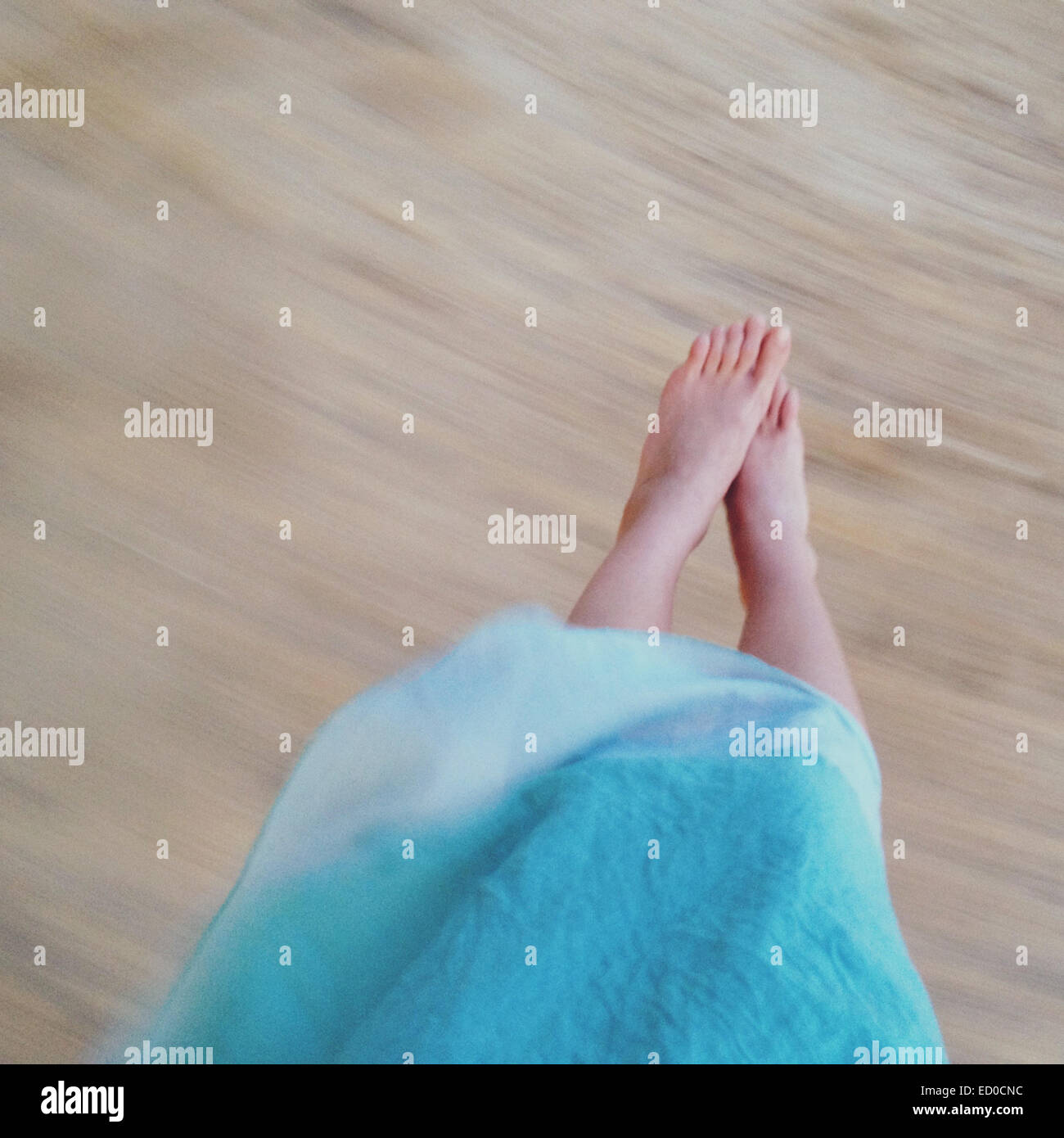 La section basse de woman on swing Banque D'Images