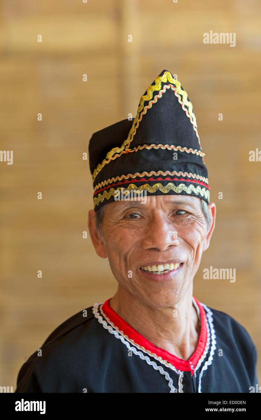 La Malaisie, l'État de Sarawak Kuching, Sarawak, village culturel, l'homme de l'Iban Banque D'Images