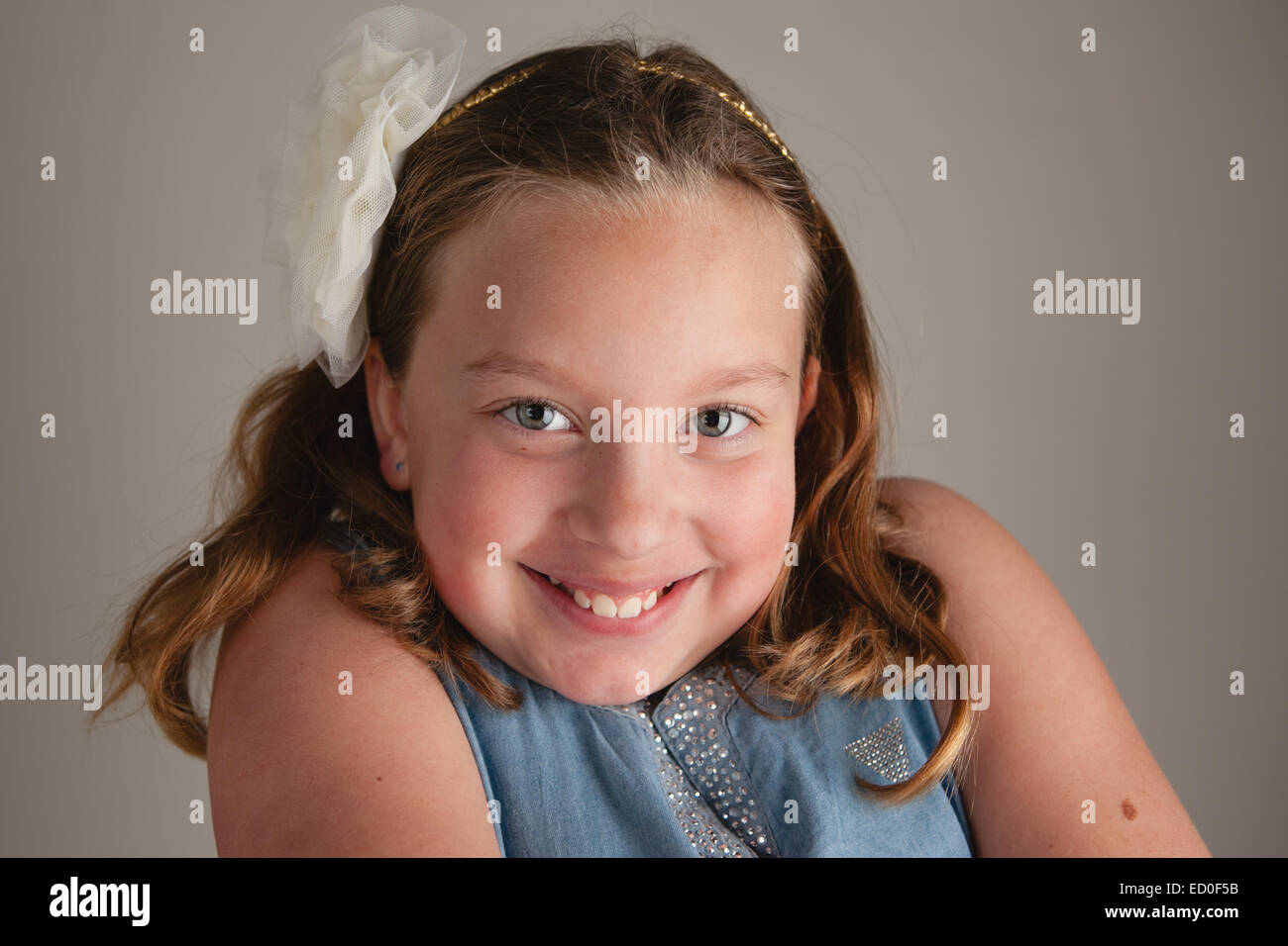 Smiling girl (8-9) Banque D'Images