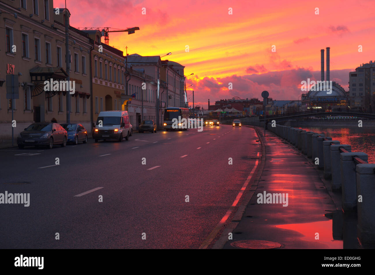 Kadashevskaya riverside, canal de dérivation, Moscou, Russie Banque D'Images