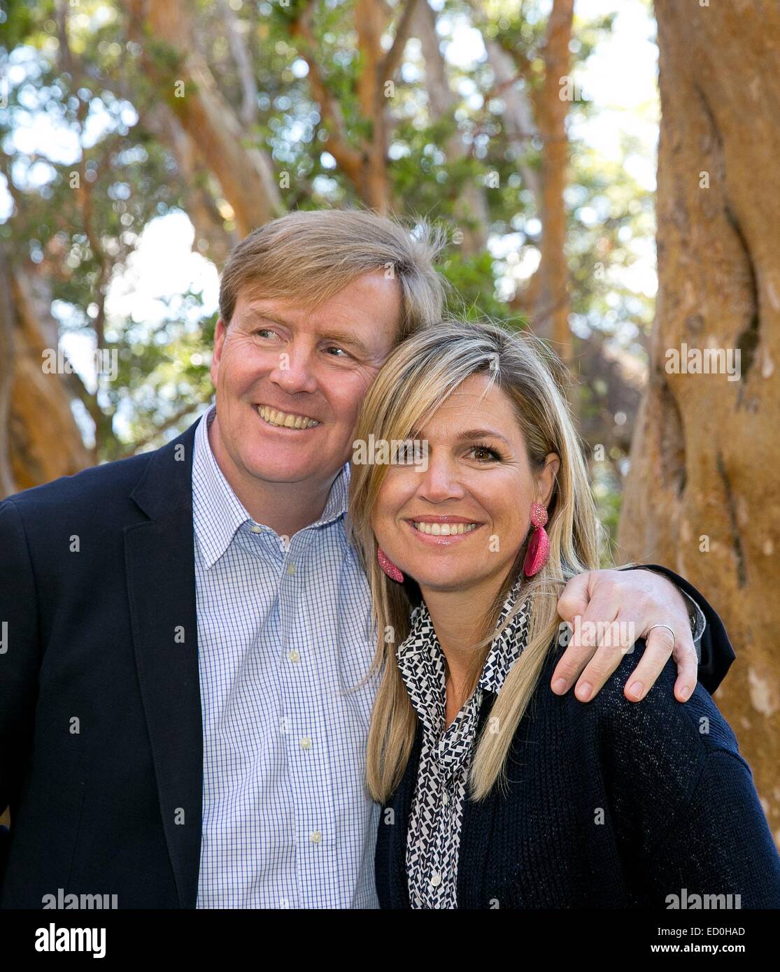 L'Argentine. Dec 22, 2014. Roi néerlandais Willem-Alexander et Maxima Reine posent pour les médias avant leurs vacances de Noël à Bosque de Arrayanes, dans le parc national Los Arrayanes, sur la péninsule à Villa La Angostura, 22 décembre 2014. Dpa : Crédit photo alliance/Alamy Live News Banque D'Images