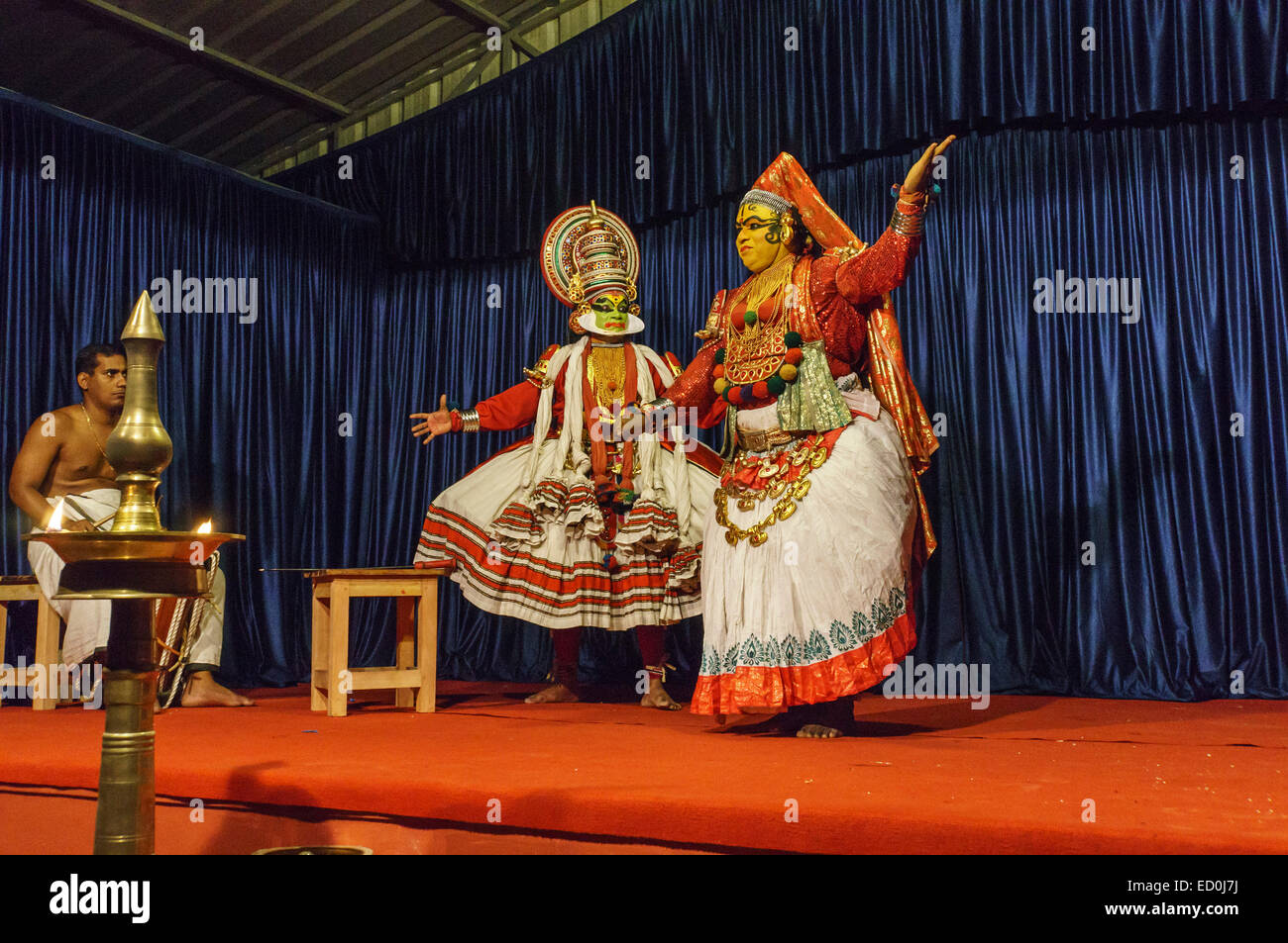 Kerala, Inde - Thekkady. Kathakali hindou-mime spectacle de danse. Banque D'Images