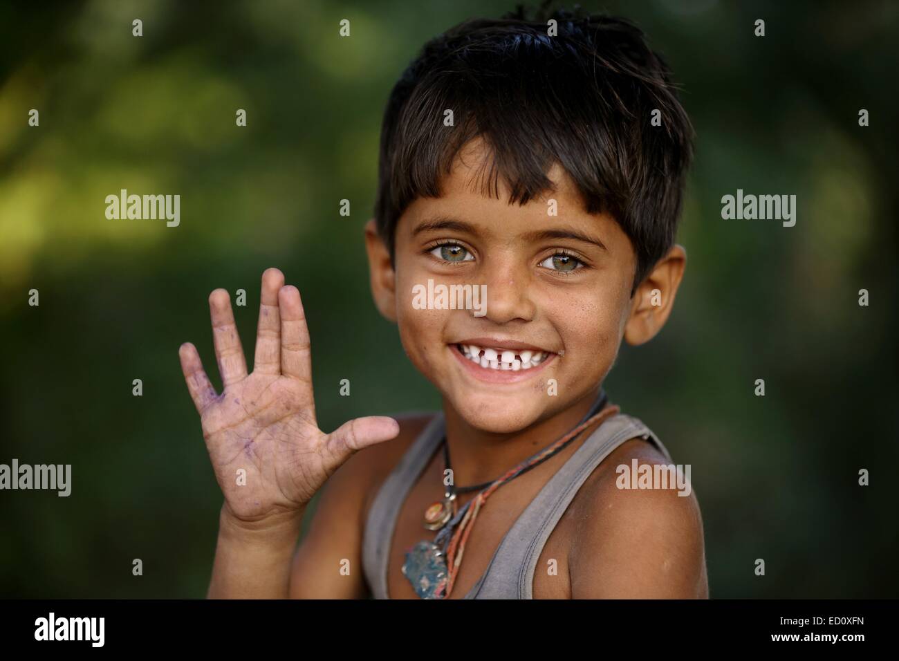 Jeune Indien avec de beaux yeux verts Rajasthan Inde Banque D'Images