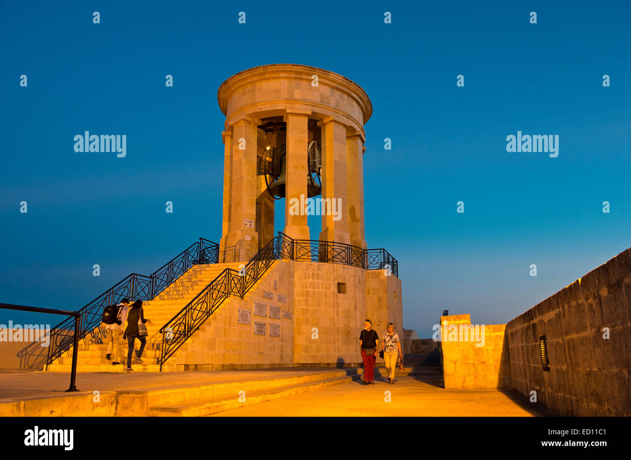 Siège Bell Memorial, nightshot, La Valette, Malte Banque D'Images