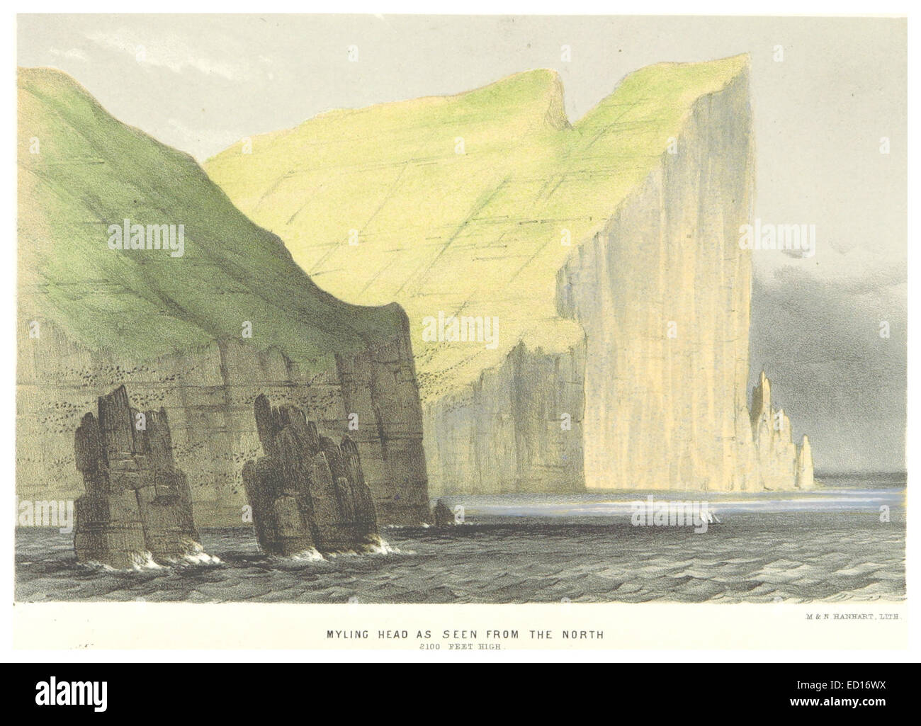 La vue de 8100 pieds au-dessus de Mýling Head, capturée en 1854 par le Maria Cruise, offre une perspective à couper le souffle sur le terrain accidenté et les caractéristiques côtières de la région. La hauteur souligne le paysage dramatique. Banque D'Images