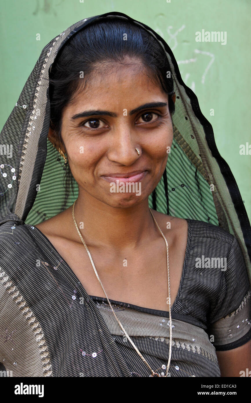 Femme en costume traditionnel, Patan Gujarat, Inde Banque D'Images