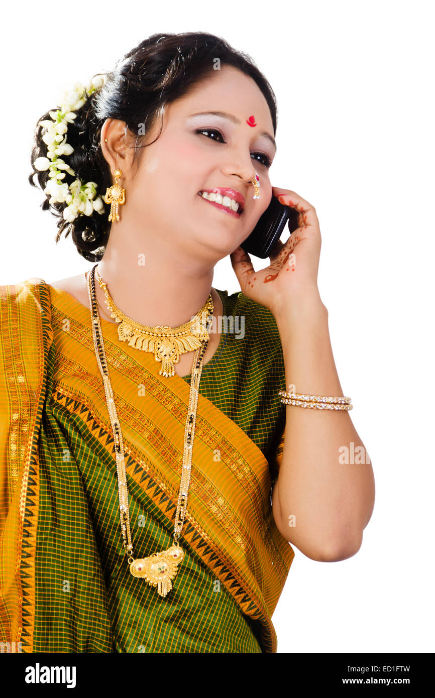 1 South Indian Lady talking phone Banque D'Images
