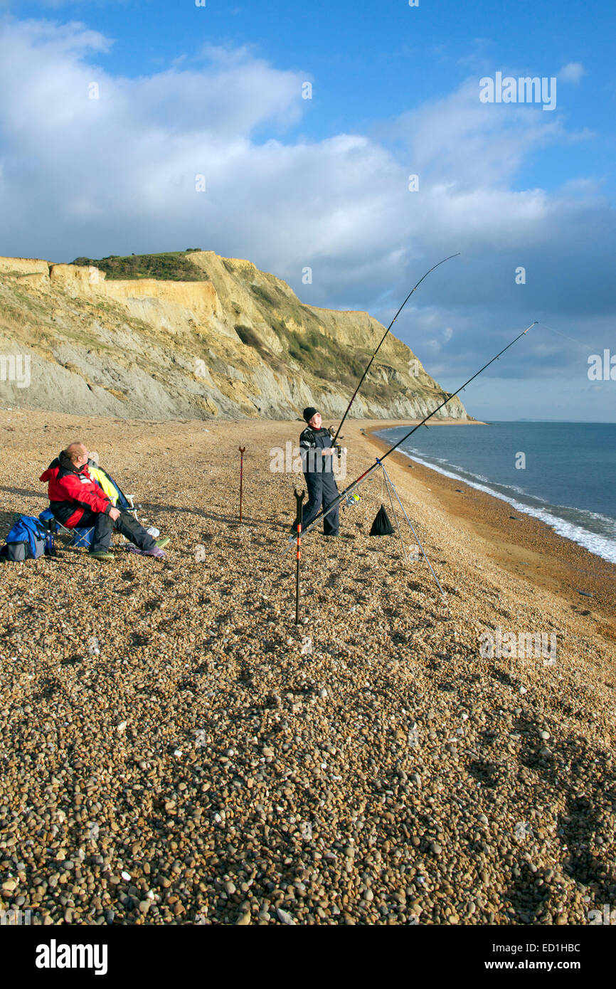 Deux pêcheurs Branscombe Beach East Devon, Angleterre Banque D'Images