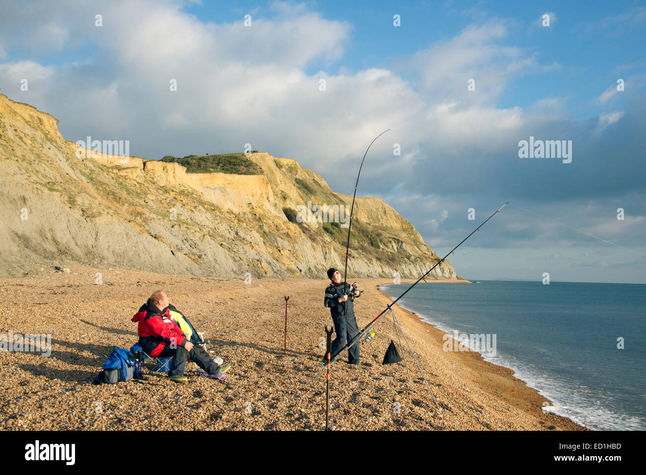 Deux pêcheurs Branscombe Beach East Devon, Angleterre Banque D'Images