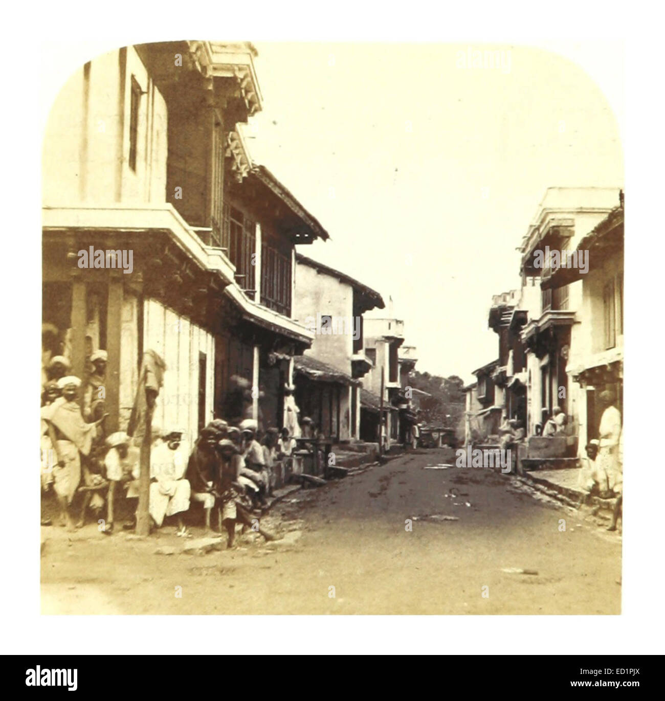 Weld (1862), pg118, présente une vue détaillée de la rue d'un bazar à Secunderabad, en Inde, montrant la vie quotidienne et le commerce au milieu du XIXe siècle. L'illustration offre un aperçu de la culture de rue indienne pendant la domination coloniale britannique. Banque D'Images