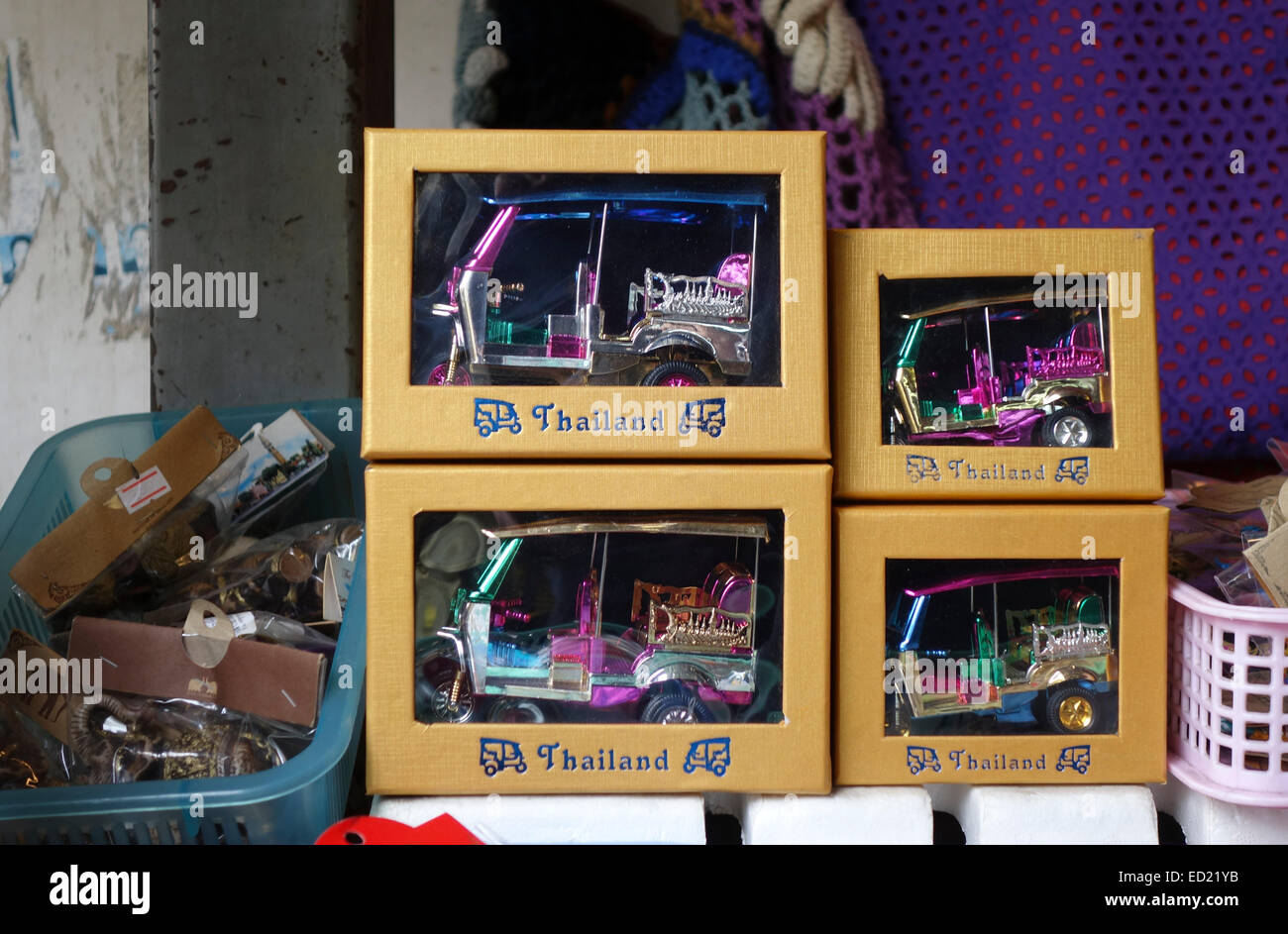 Tuk-tuk modèles de collections à vendre, souvenir, Bangkok, Thaïlande, Asie du sud-est. Banque D'Images