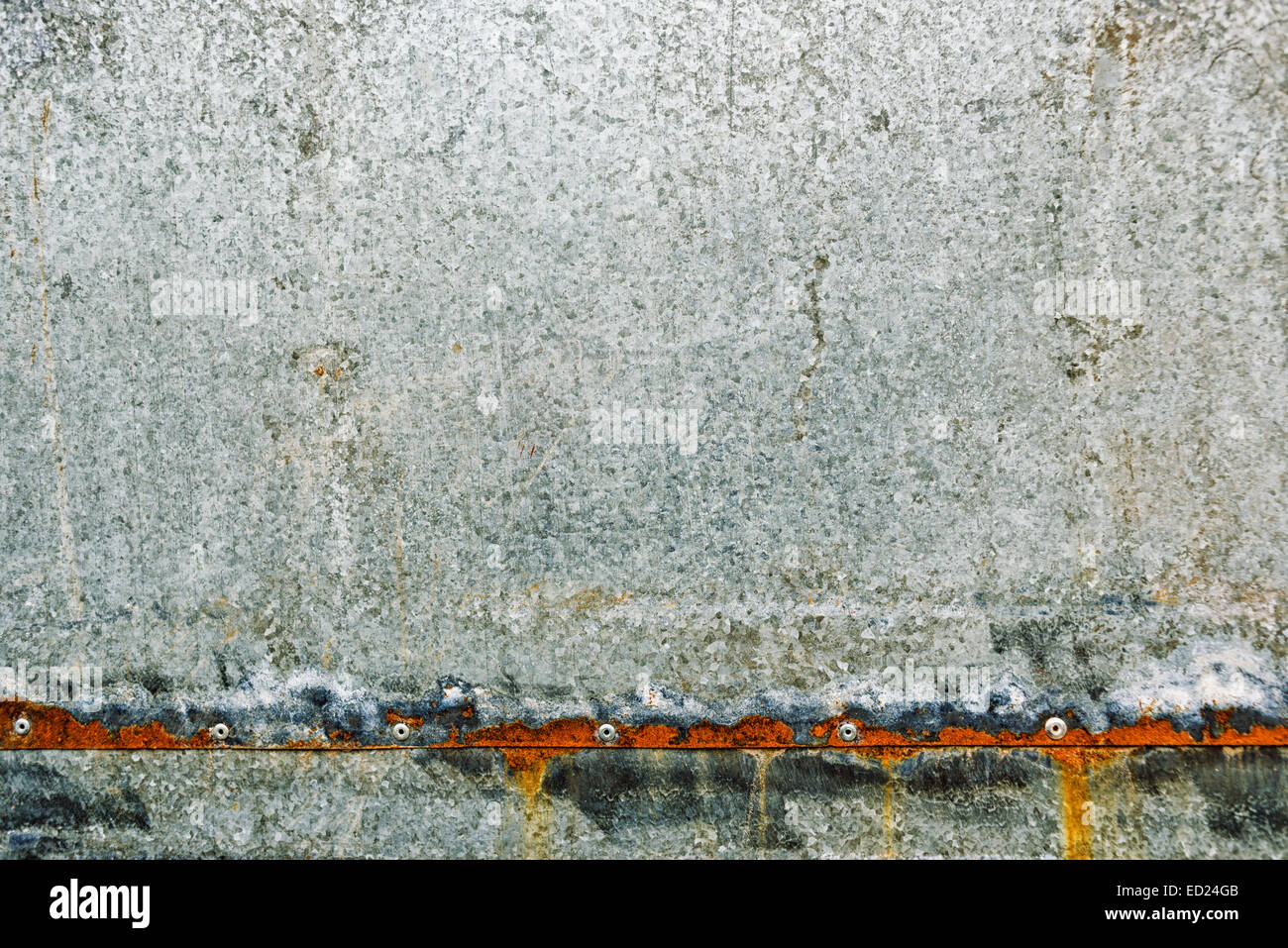 Acier galvanisé recouvert de zinc plaque de tôle rouillée avec texture pattern bords. Banque D'Images