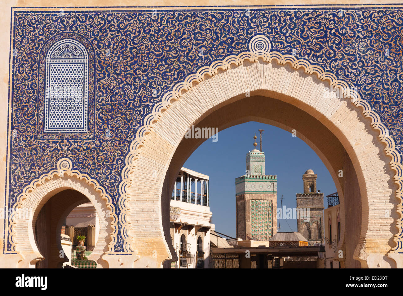 La porte Bab Bou Jloud. Medina. La ville de Fès. Le Maroc. L'Afrique du Nord. Afrique du Sud Banque D'Images