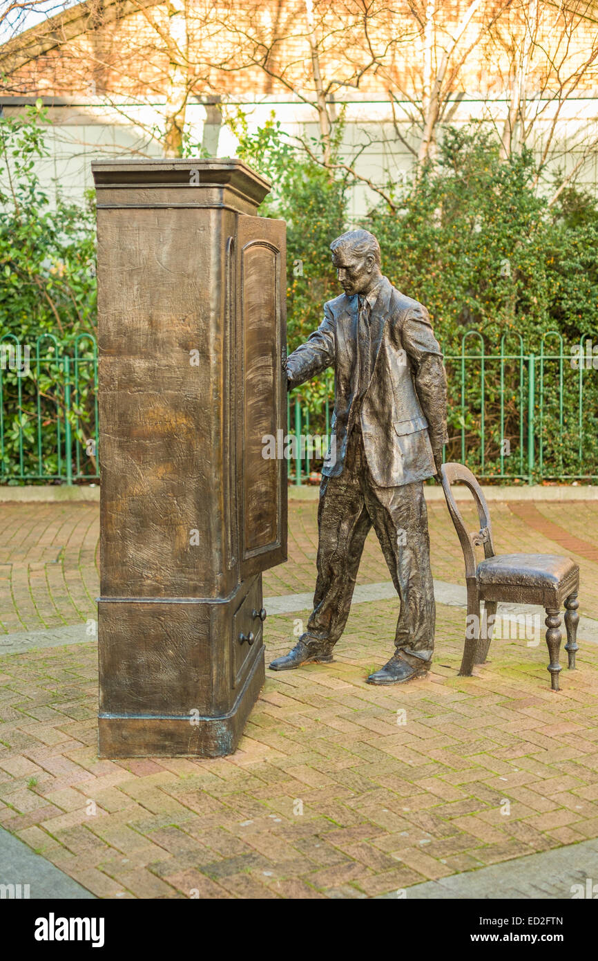 C S Lewis sculpture à Holywood Arches dans l'est de Belfast, en Irlande du Nord Banque D'Images