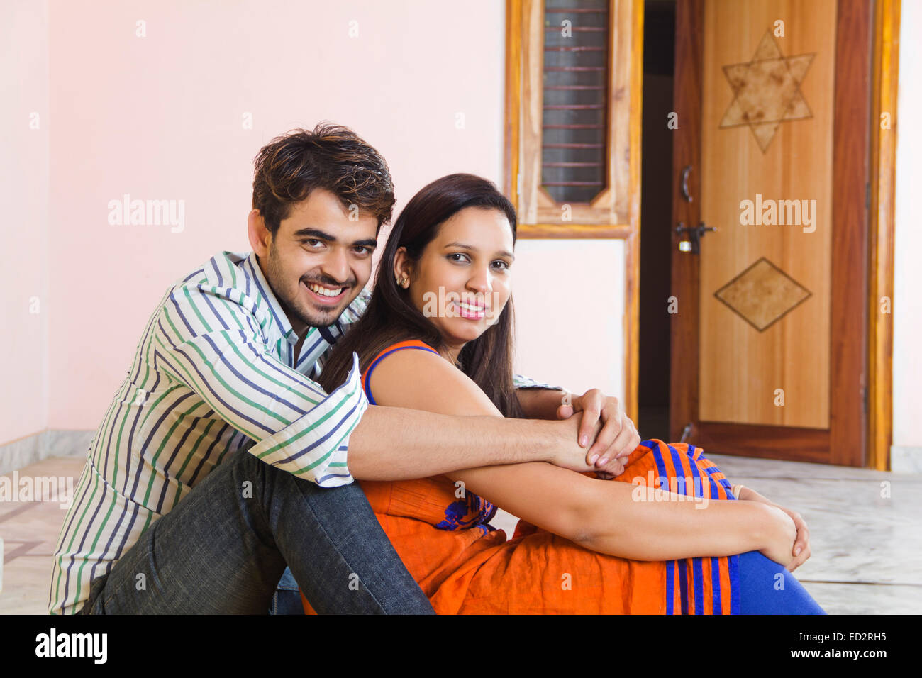2 couple marié indien assis accueil romance Banque D'Images