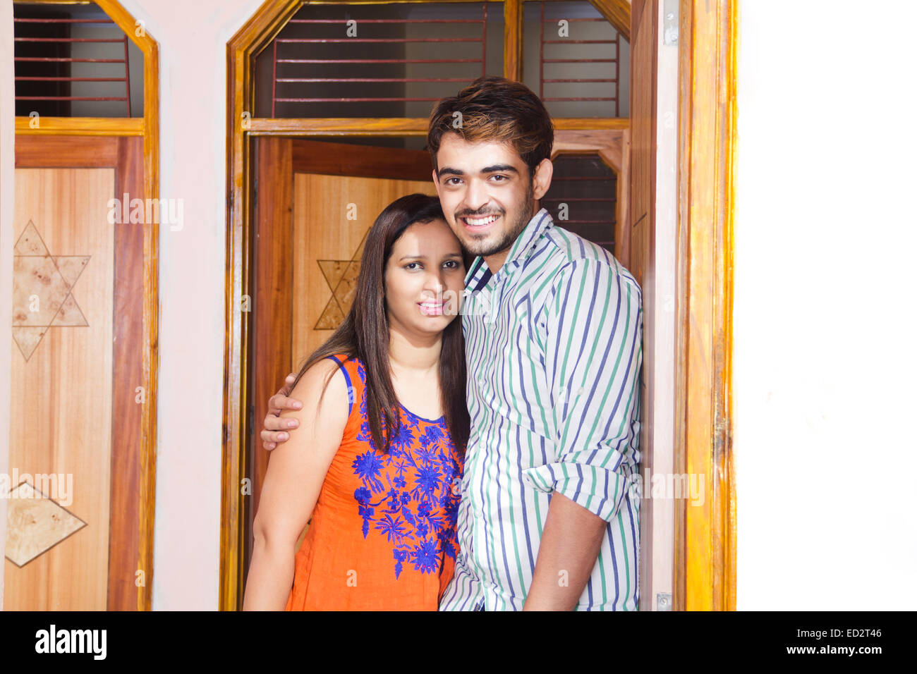 2 couple marié indien accueil permanent Banque D'Images