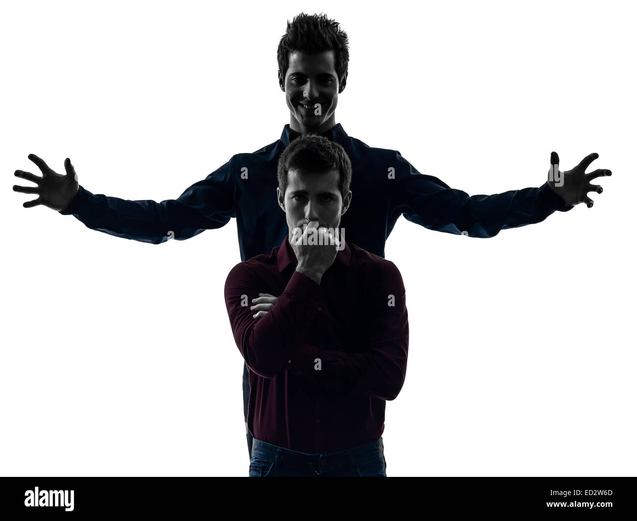 Deux jeunes hommes de l'ombre concept de domination fond blanc Banque D'Images