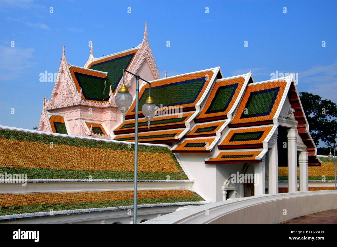 NAKHON PATHOM, THAÏLANDE : BEAU PAVILLON SUD VIHARA à Phra Pathom Chedi, LE PLUS ANCIEN LIEU DE CULTE Banque D'Images