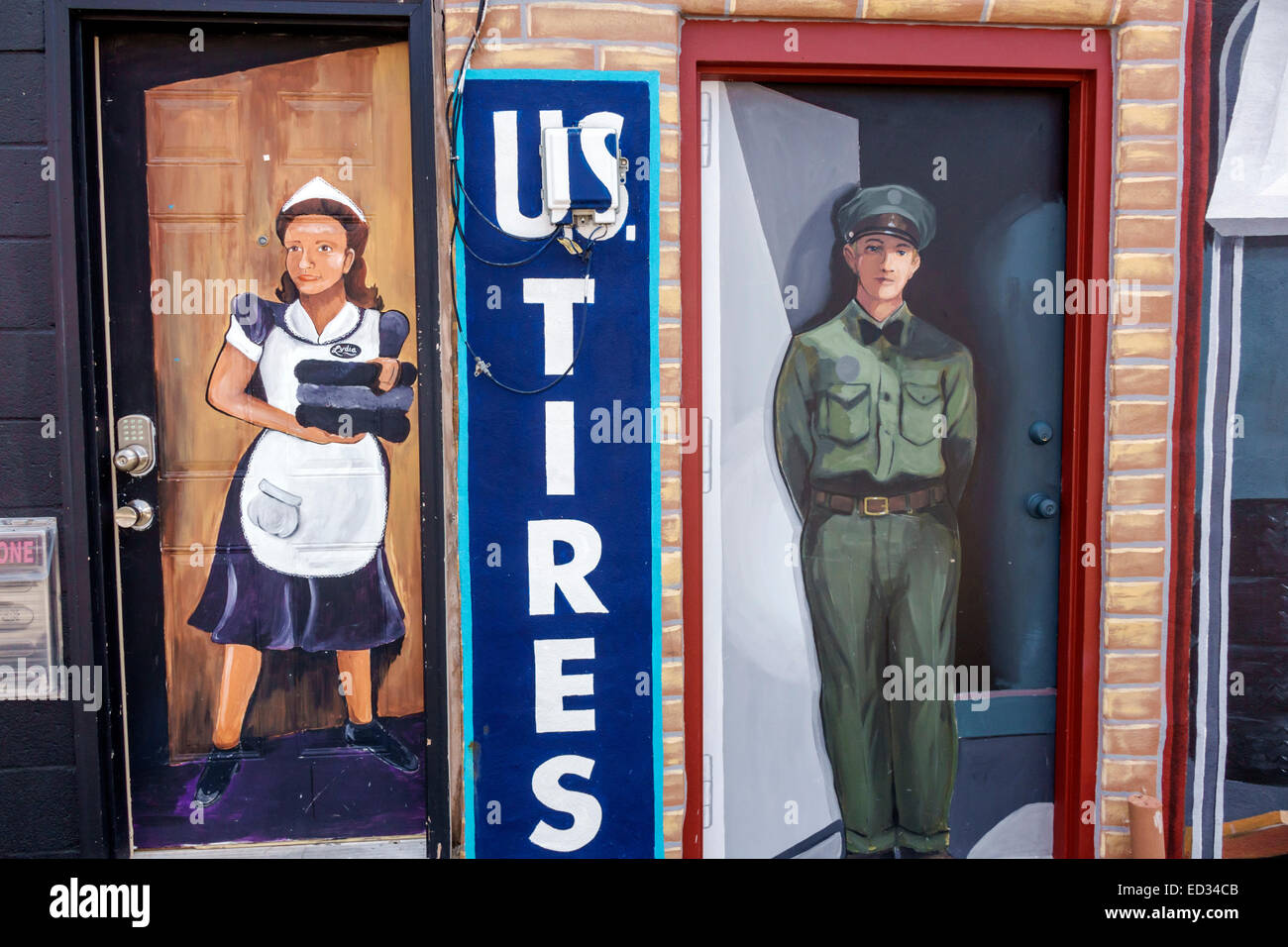 Illinois Midwest Pontiac Route Historique 66 Humour Humour Humour Portes Peint Adulte Adultes Homme Hommes Femme Femme Femme Femme Dame Uniforme Femme De Menage Photo Stock Alamy