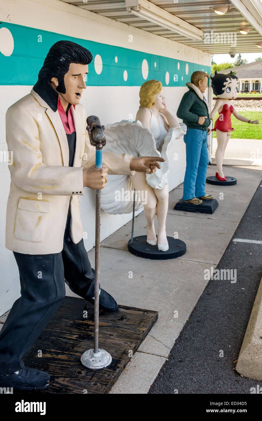 Illinois Braidwood, autoroute historique route 66, North Front Street, Polk-A-Dot Drive In, Elvis Presley, statue, extérieur, Marilyn Monroe, James Dean, be Banque D'Images