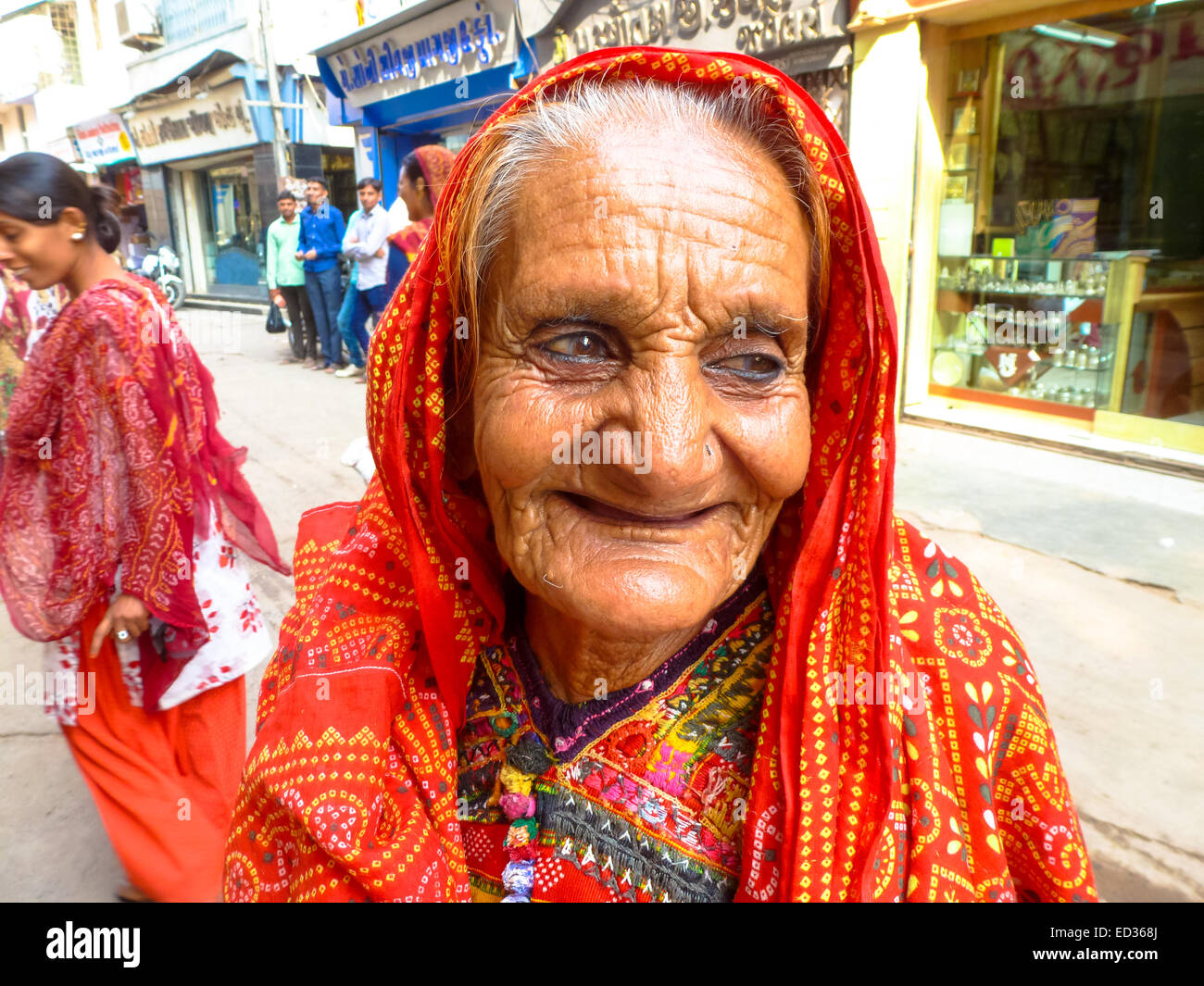 Portrait de vieille femme au Gujarat Inde Banque D'Images