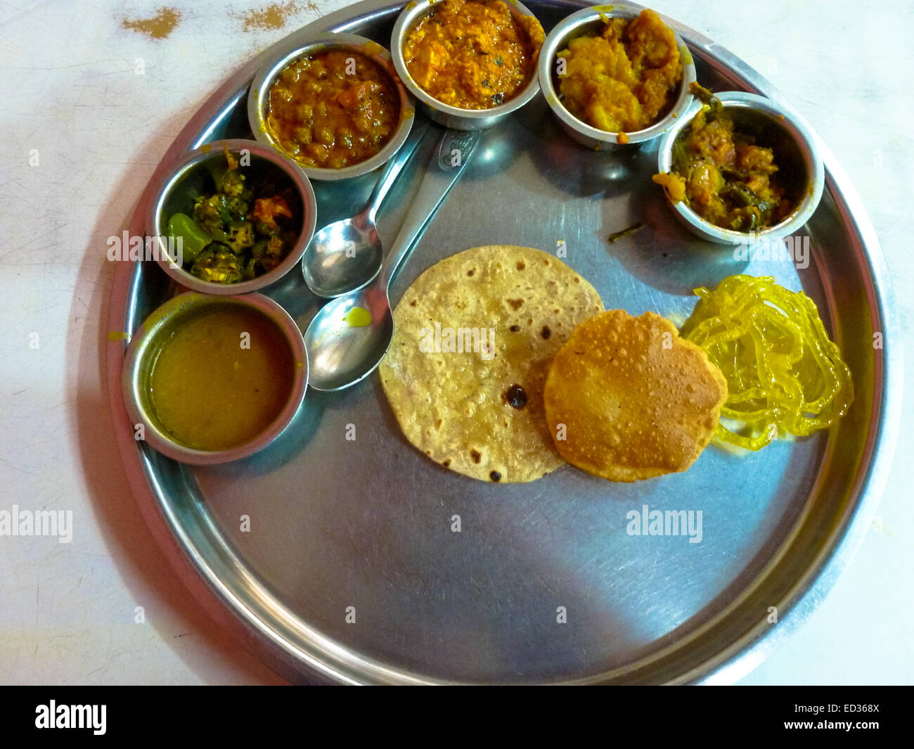 Repas traditionnel dans le Gujarat Inde Banque D'Images