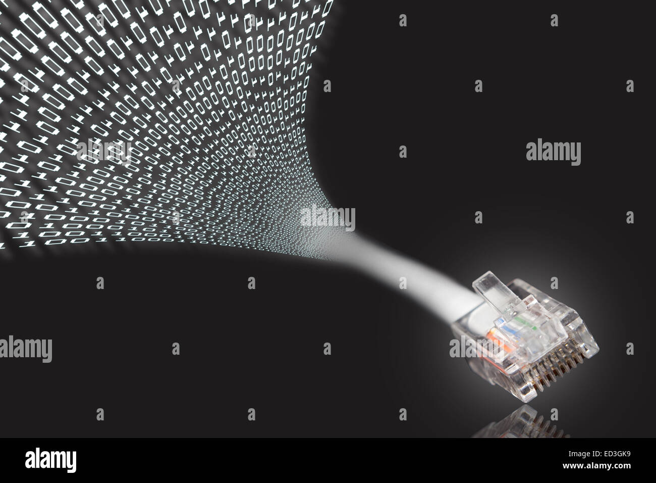 Câble Ethernet et le code binaire (transmission de données) Banque D'Images