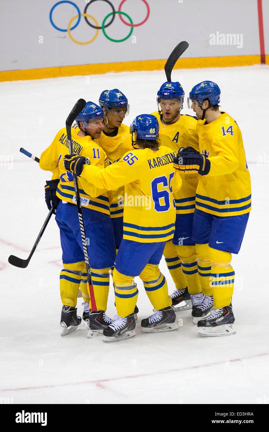 La Suède l'équipe célèbre au cours de la Suède contre la Slovénie match aux Jeux Olympiques d'hiver de Sotchi en 2014, Banque D'Images