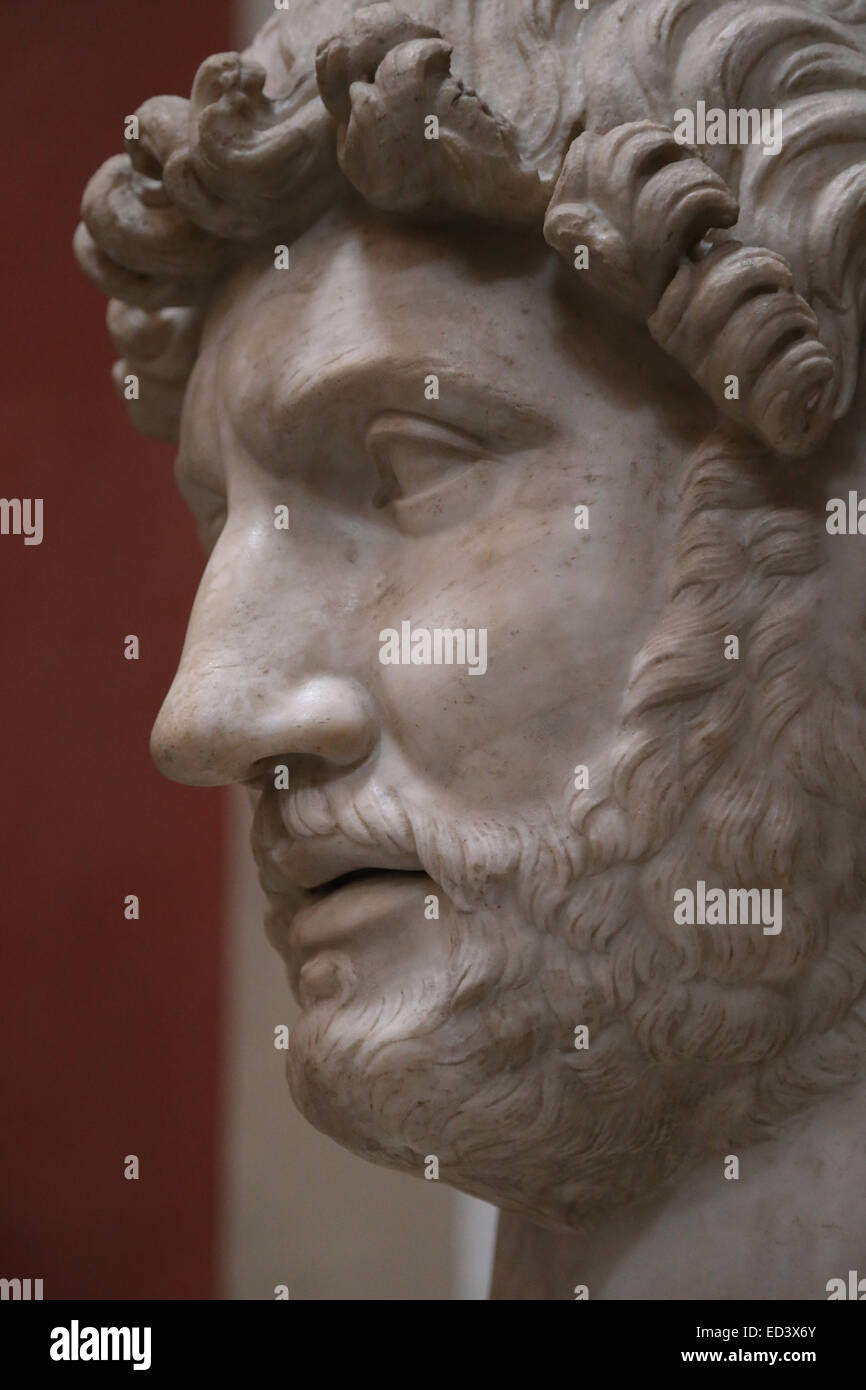 Buste de l'empereur Hadrien (AD 76 AD-138). Le Mausolée d'Adrien (Castel Sant'Angelo). 2e s. ap. Musées du Vatican. Banque D'Images