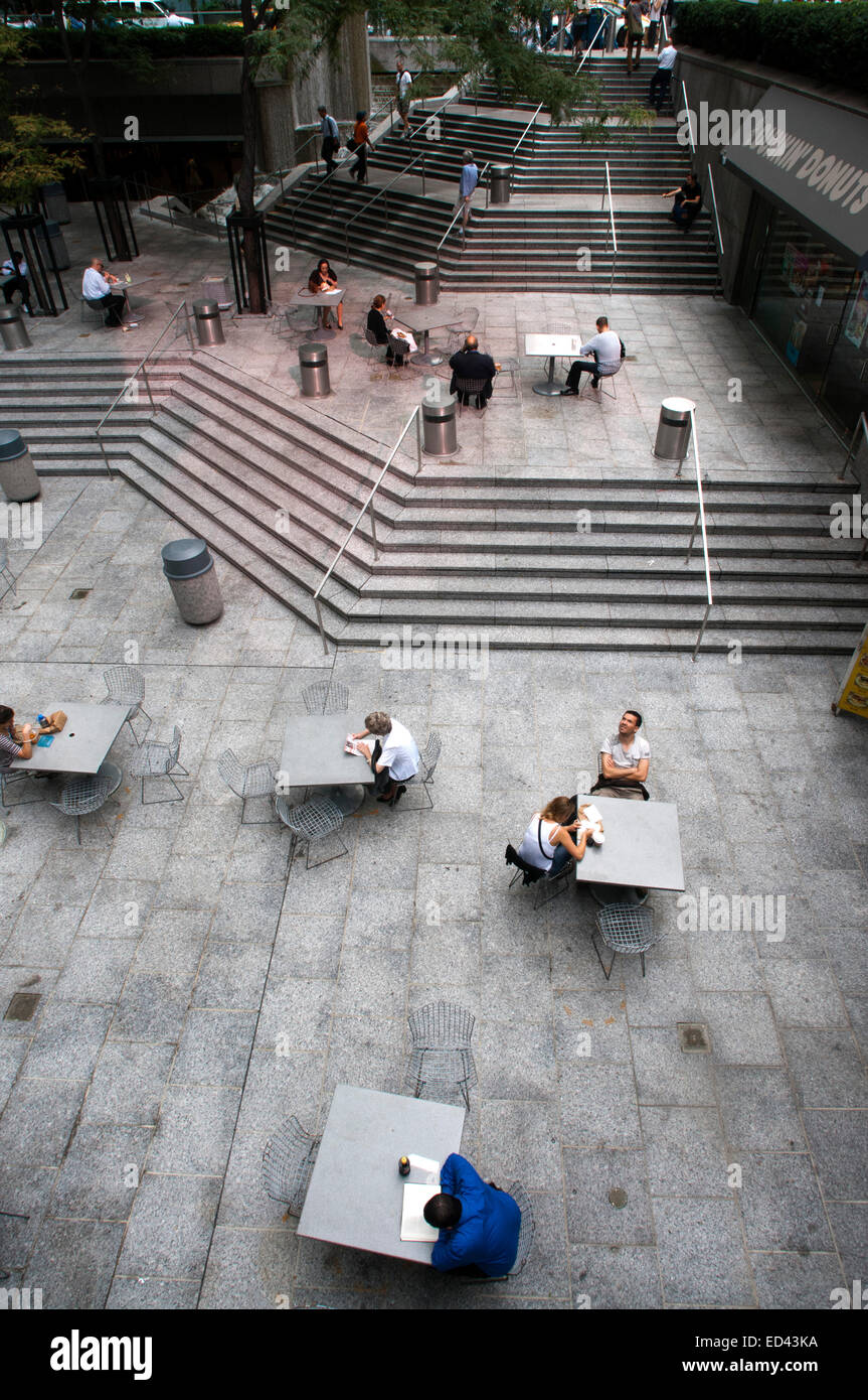 Dans la partie inférieure de Citigroup Center est un espace idéal pour un snack-caferías , et aussi l'Église luthérienne de Saint Peter's avec Banque D'Images