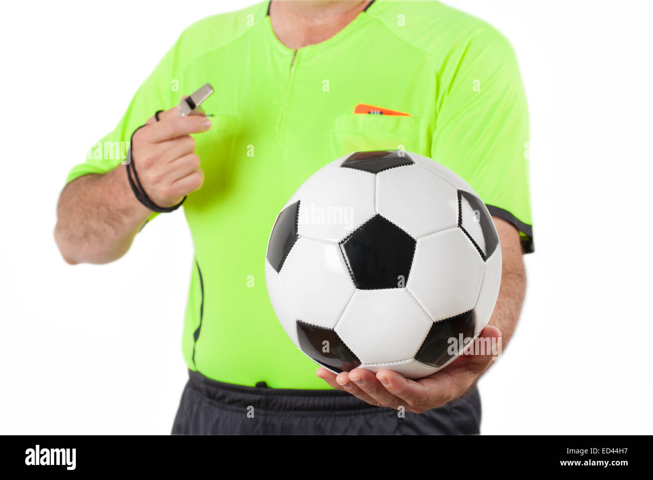 Arbitre avec sifflet à bille et avant le match Banque D'Images
