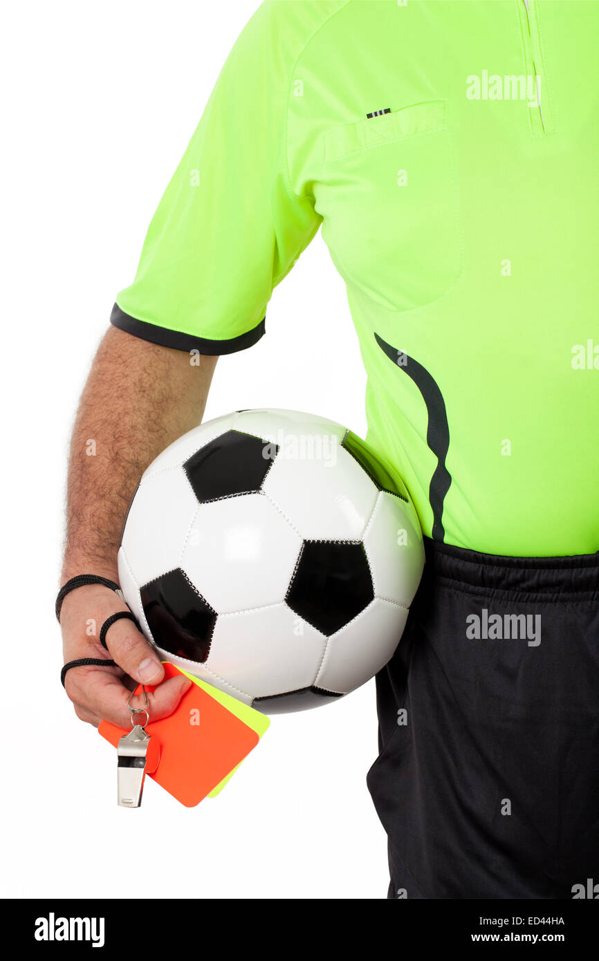 Arbitre avec sifflet à bille et des cartes avant le match Banque D'Images