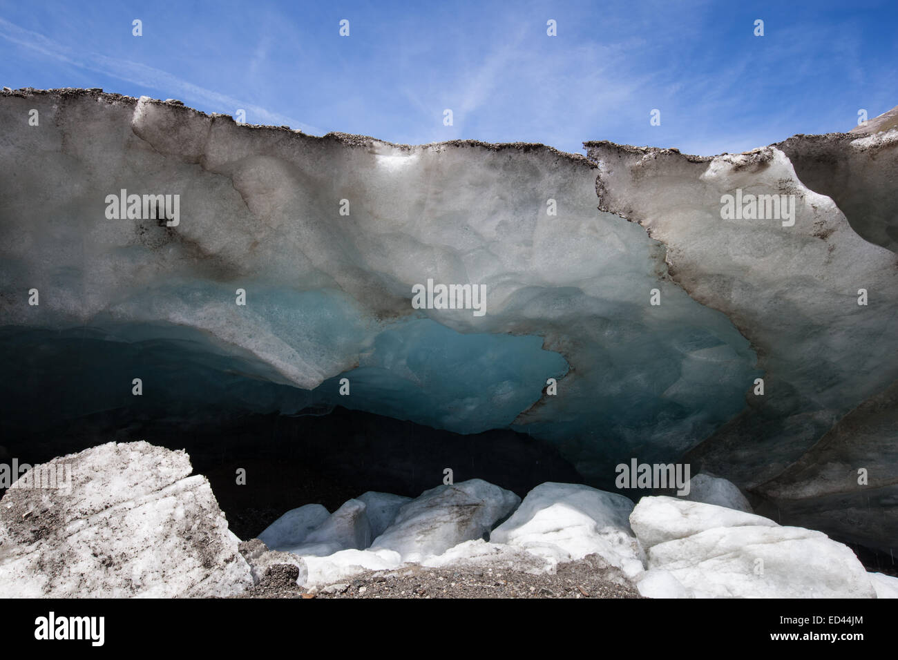 La fonte des glaciers de montagne due au réchauffement climatique. Banque D'Images