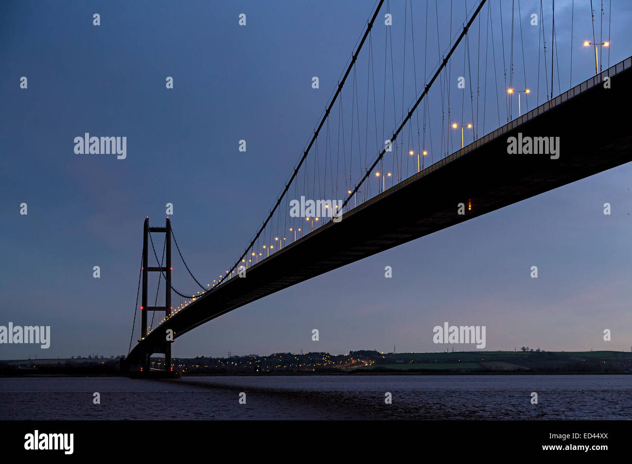 Le Humber Bridge at Dusk, North Yorkshire, England, UK Banque D'Images