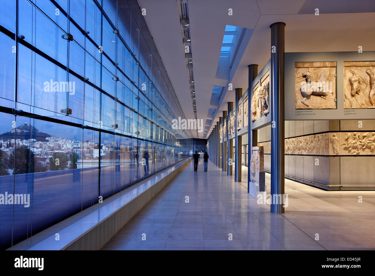 Vue intérieure de la (nouvelle) Musée de l'Acropole, une partie de la galerie du Parthénon au 3ème étage du musée, Athènes, Grèce. Banque D'Images