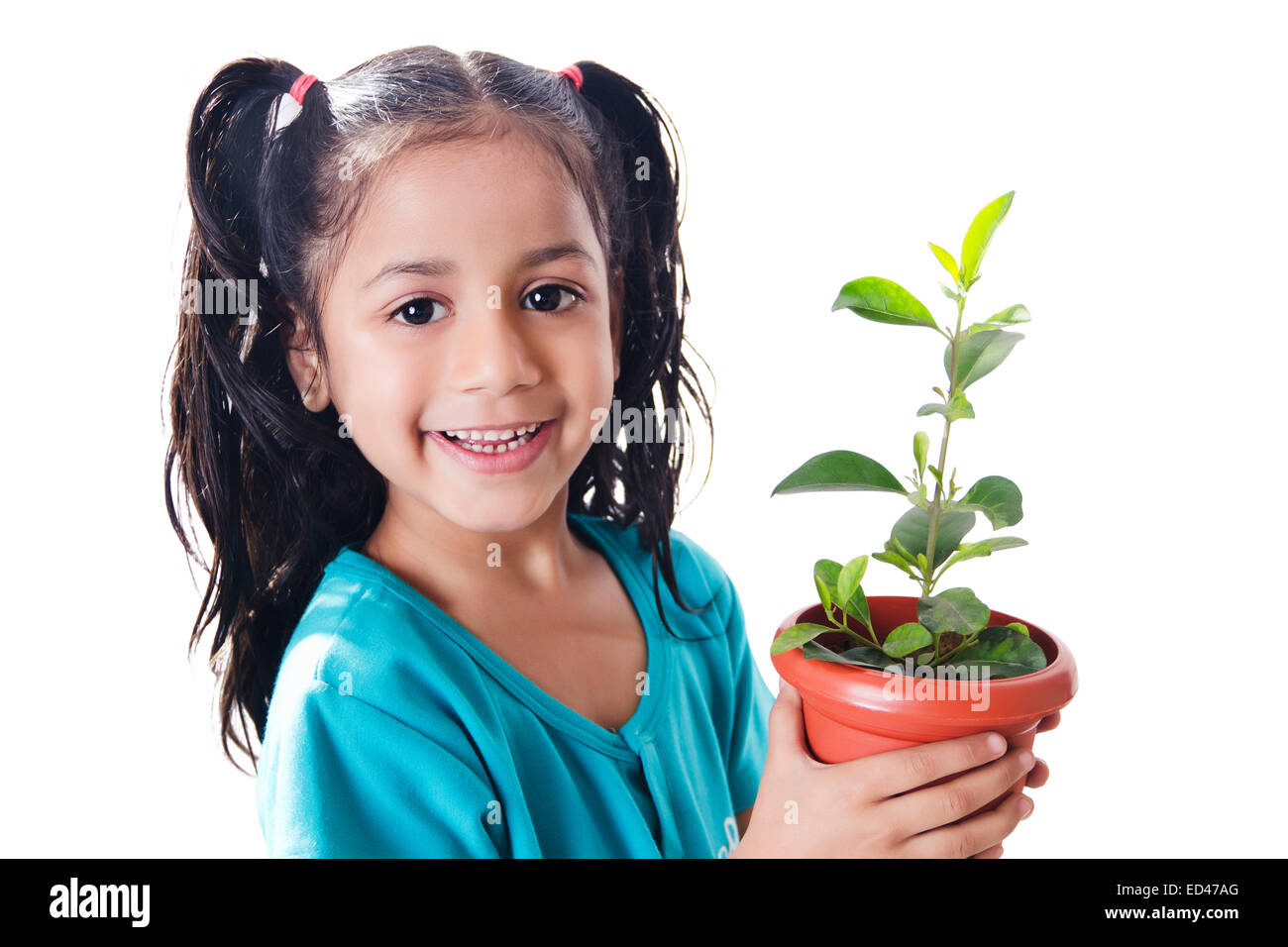 1 fille enfant indien Soins des plantes en pot Banque D'Images