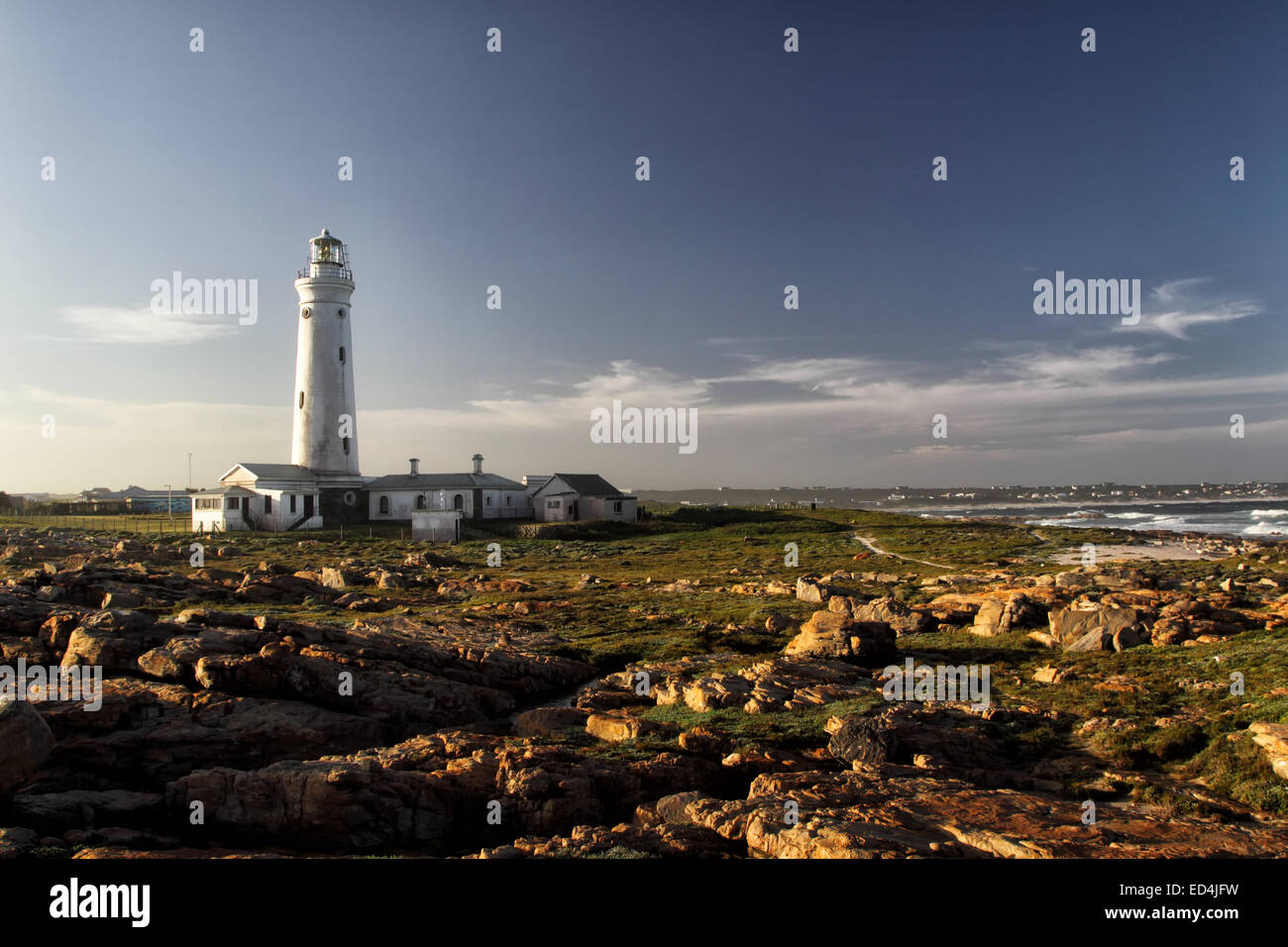 Lumière du soir à la Seal Point Lighthouse à Cape Saint François à la Route des Jardins, Afrique du Sud. Banque D'Images