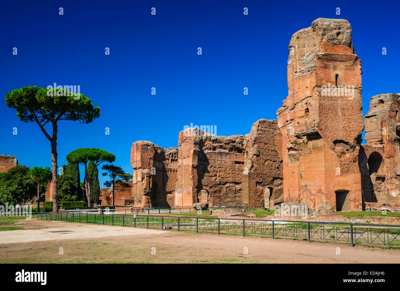 Rome, Italie. Thermes de Caracalla, les vestiges de thermes publics romaine construite par l'empereur Caracalla, entre 212 et 216MA. Banque D'Images