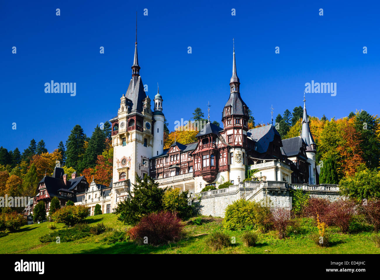 Sinaia, Roumanie. Le Château de Peles, résidence d'été des rois de Roumanie dans les Carpates. Banque D'Images
