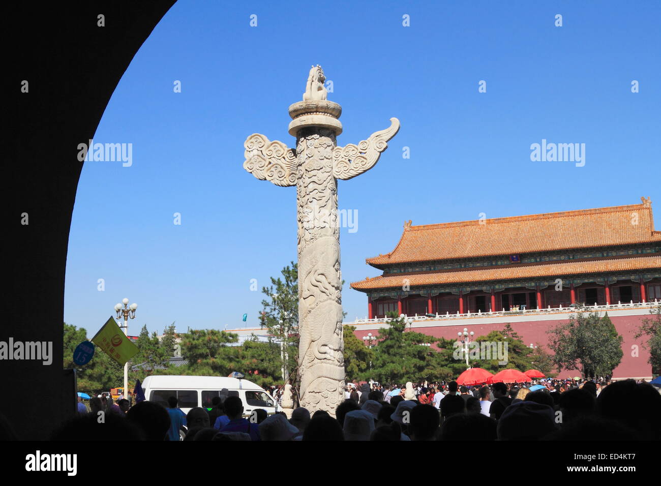 Tour Tiananmen et colonne en pierre (huabiao), la Cité Interdite, la Place Tiananmen, le Palais Impérial, Pékin, Chine Banque D'Images