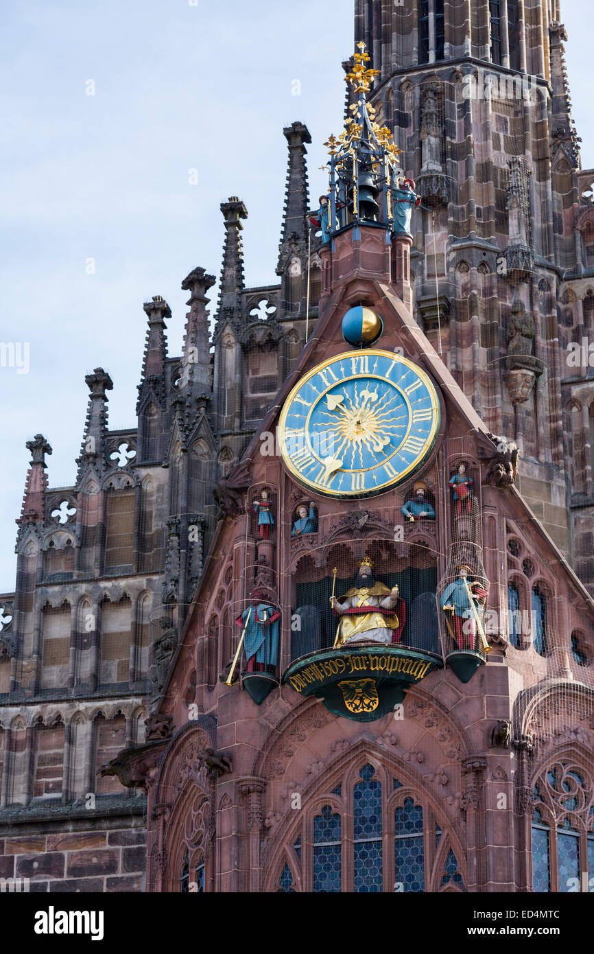 Détail des sculptures sur l'église Notre Dame ou cathédrale Frauenkirche au Market Square, Nuremberg, Allemagne Banque D'Images