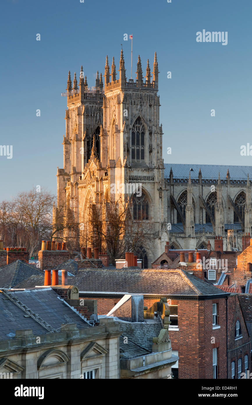 York Minster coucher du soleil vu de l'hôtel particulier toit, North Yorkshire, Angleterre. Banque D'Images