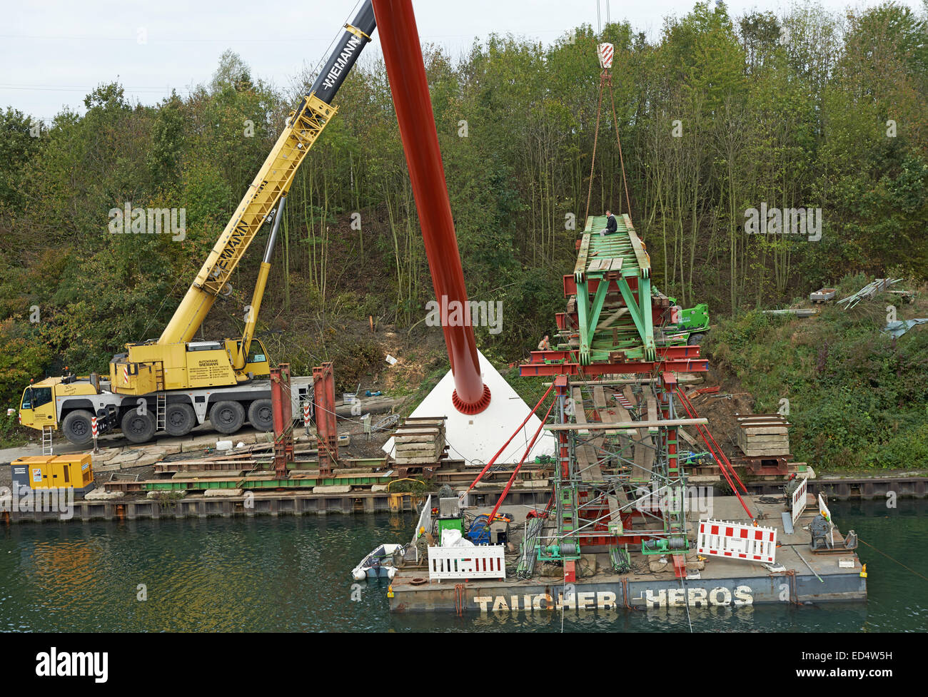 Pont temporaire sur le Rhine-Herne canal, Gelsenkirchen, Allemagne. Banque D'Images