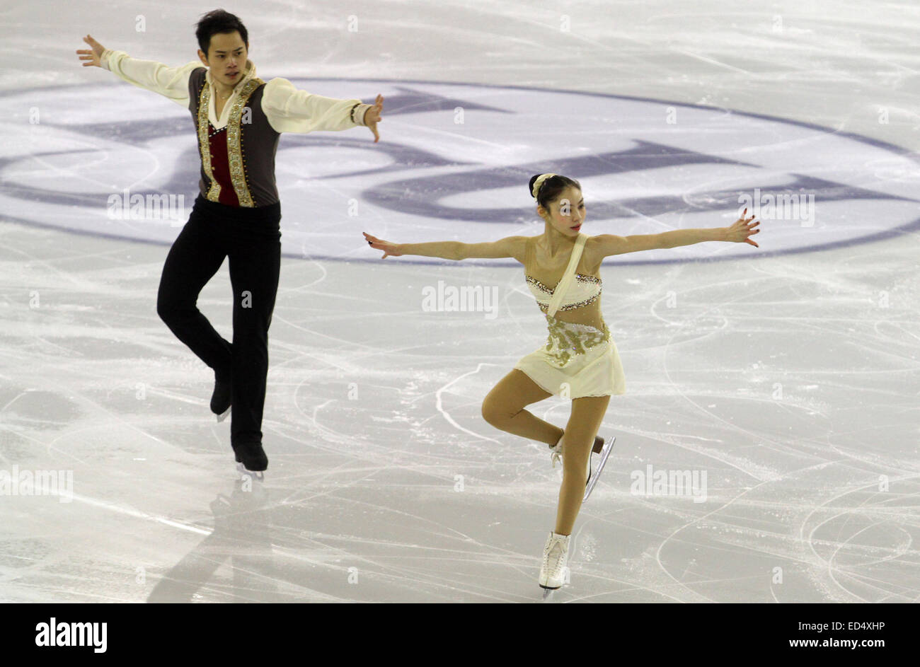 Barcelone, Espagne. Dec 11, 2014. ISU Grand Prix of Figure Skating Final 2014. Picture Show Xiaoyu YU et Yang Jin (CHN) lors du programme court couples. © Plus Sport Action/Alamy Live News Banque D'Images