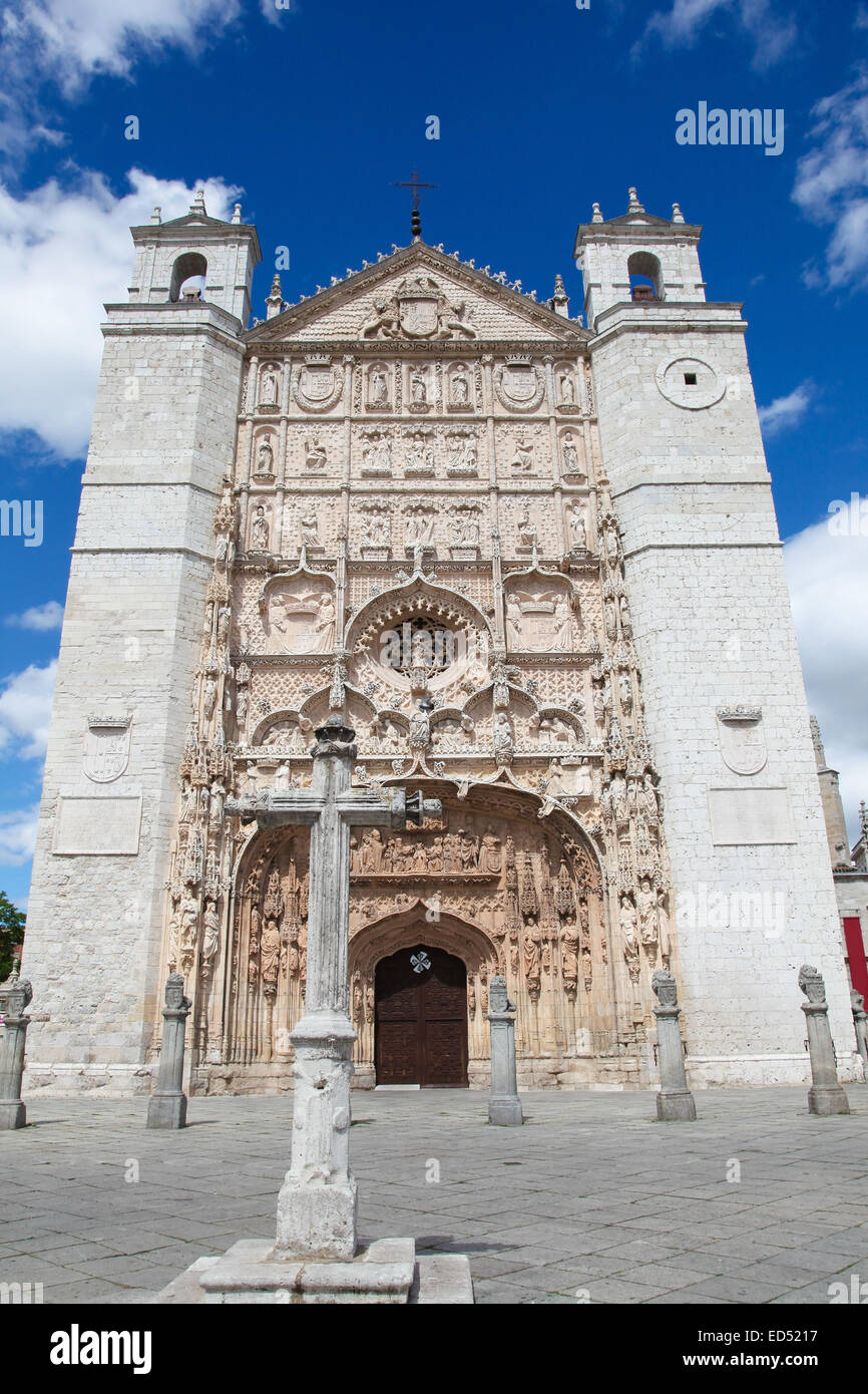 Façade de l'église San Pablo (15e siècle) dans la région de Valladolid, Castille et Leon, Espagne. Banque D'Images