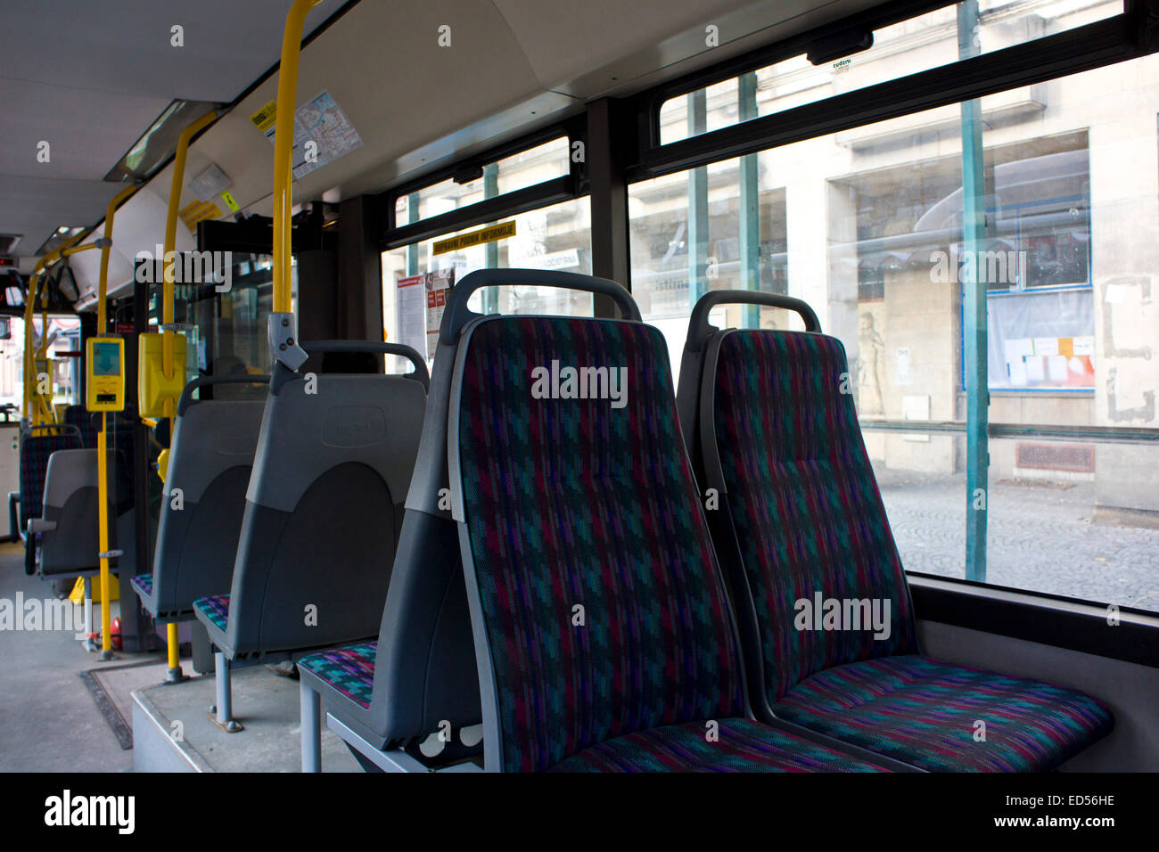 Intérieur de bus Banque de photographies et d’images à haute résolution ...