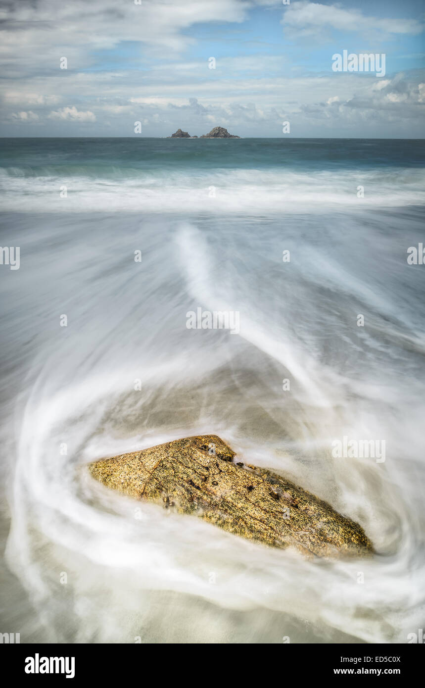 Les habitudes de surf sur la rive Porth nanven, Cornwall Banque D'Images