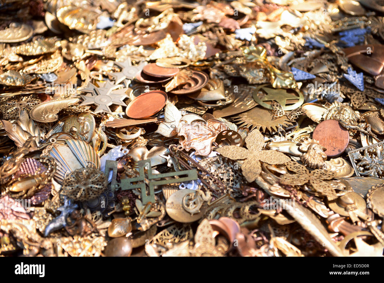 Détail de cuivre, de bronze et d'autres médailles en métal Banque D'Images Détail de cuivre, de bronze et d'autres médailles en métal Banque D'Images